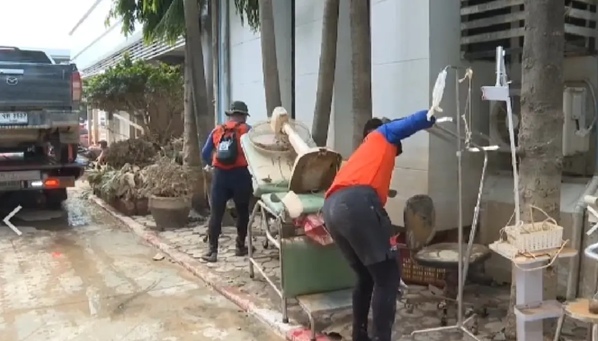 เหล่าทัพผนึกกำลัง เข้าช่วยฟื้นฟู รพ.หาดใหญ่ หลังน้ำลด