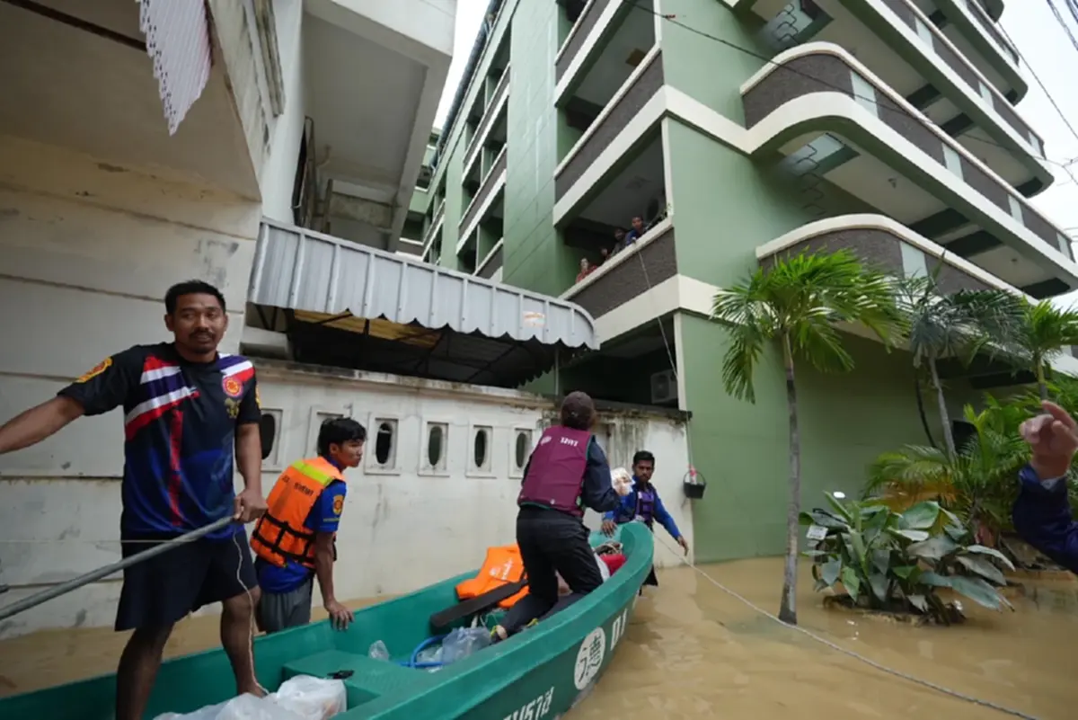 น้ำท่วมหาดใหญ่พรรคประชาชนทำอะไร สส.ลิซ่า โพสต์ตอบให้อ่านชัด ๆ