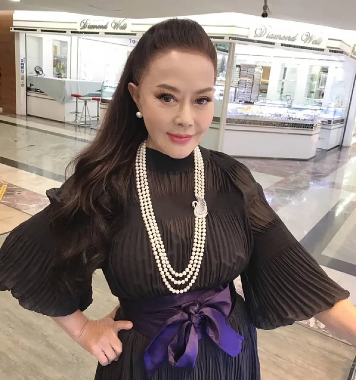 แฟนๆ ชื่นชมว่าแม้อายุ 67 ปีแล้ว ยังคงสวย  และมีเสน่ห์ไม่เปลี่ยน