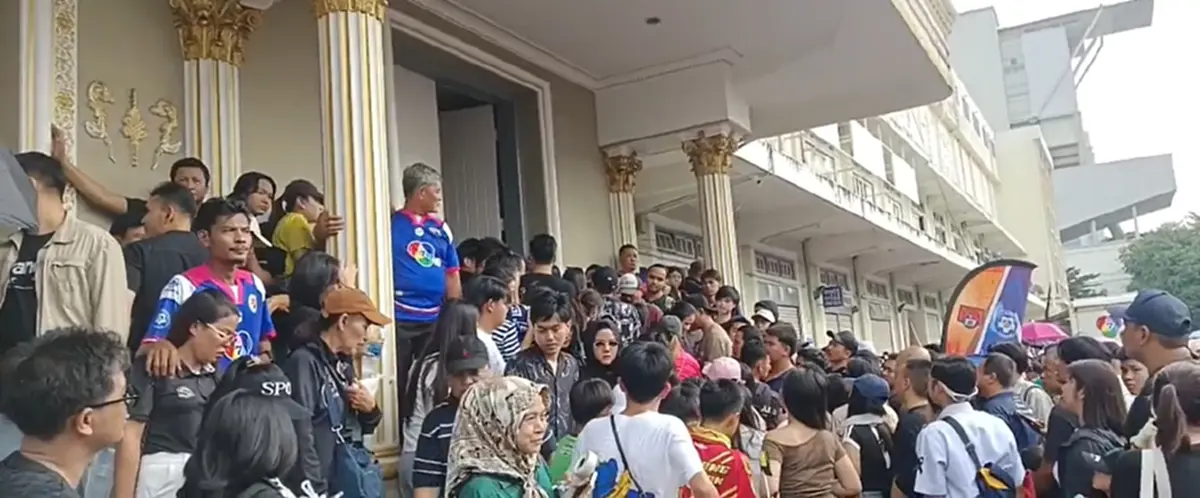 ดราม่าศึกชิงแชมป์ 7 สี แฟนบอลชัยนาทประท้วง โวยกีดกันไม่ให้ชมเกม