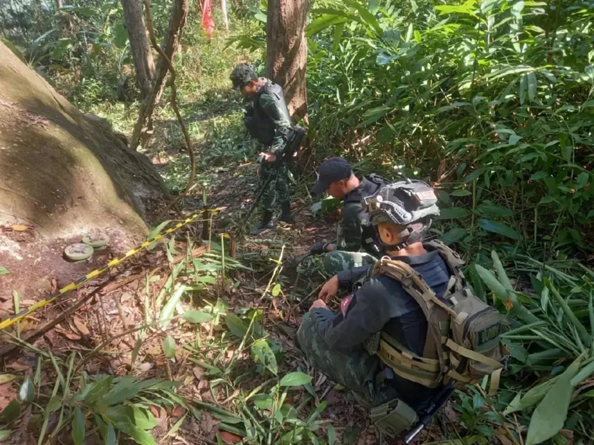 ทบ. พบอีกทุ่นระเบิด ช่องอานม้า-บ้านชำราก หวังบึ้มทหารไทย