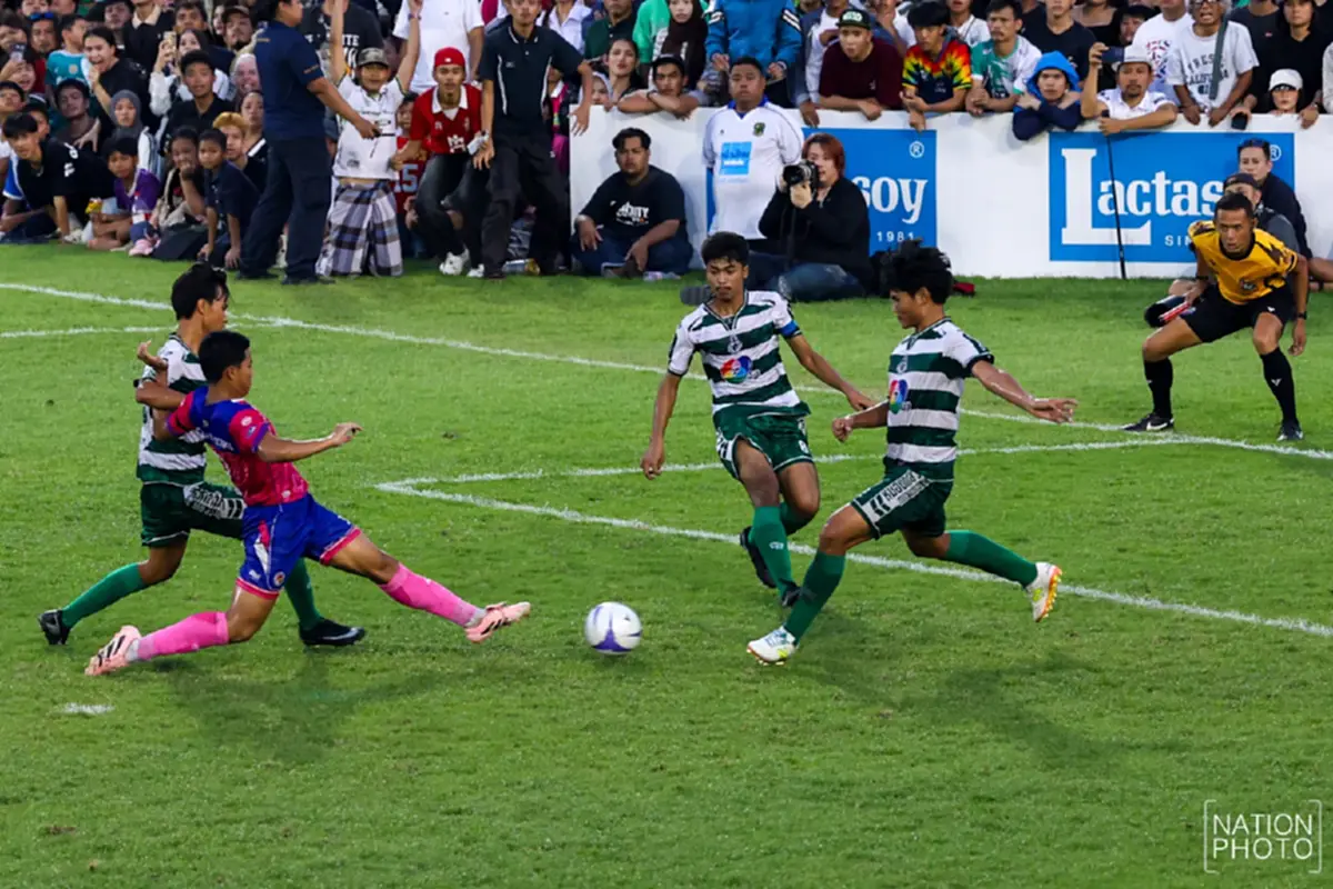 ถึงว่า แฟนบอลส่วนใหญ่เทใจเชียร์ หมอนทองวิทยา กว่ามาก อบจ.ชัยนาท