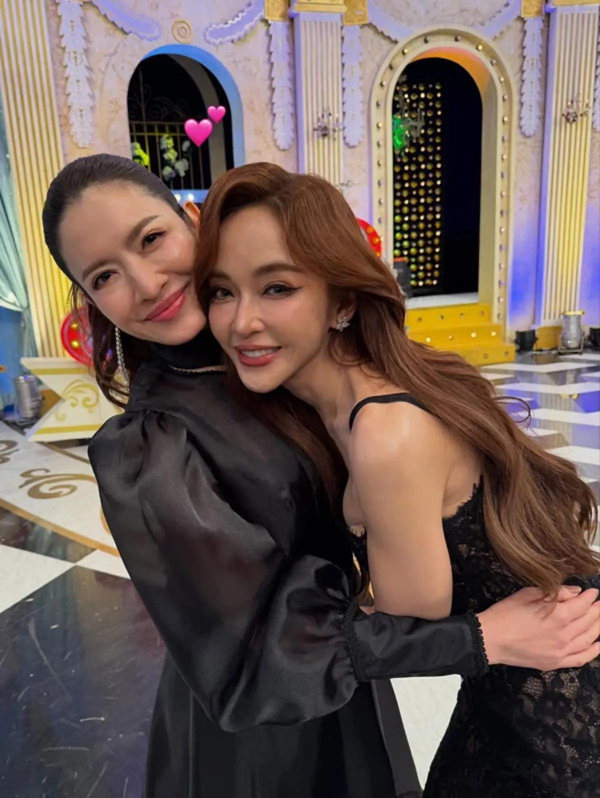 รู้แล้วเรื่องอะไร ทำไม "ชมพู่ – แอฟ" ถึงร้องไห้ หลังฟังเป้ยเปิดใจ