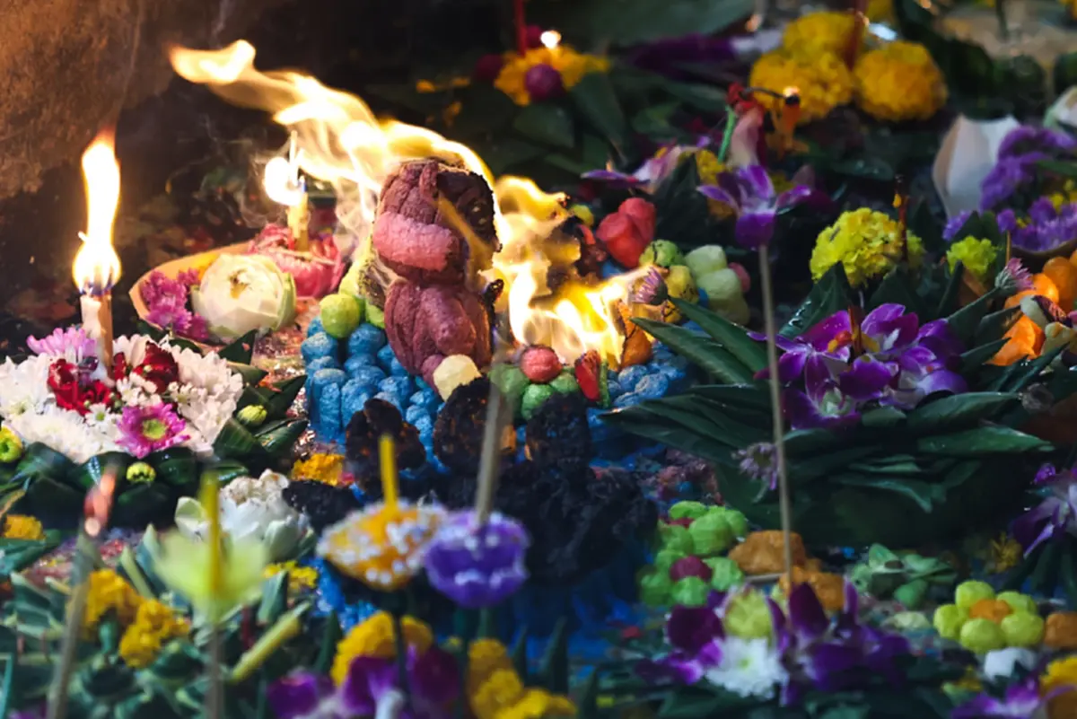 เปิดความเชื่อโบราณ ลอยกระทงคว่ำ - แยกทาง เตือนสัญญาณโชคร้าย