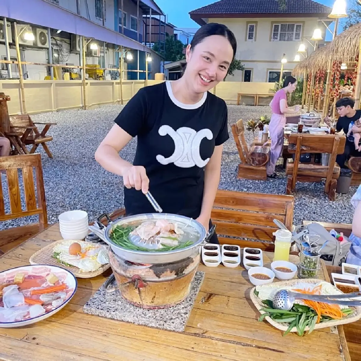 เซอรไพรส์ อดีตนางเอกดัง คลอดลูกคนที่ 5 ลั่นพร้อมเป็นแพนด้าแล้ว