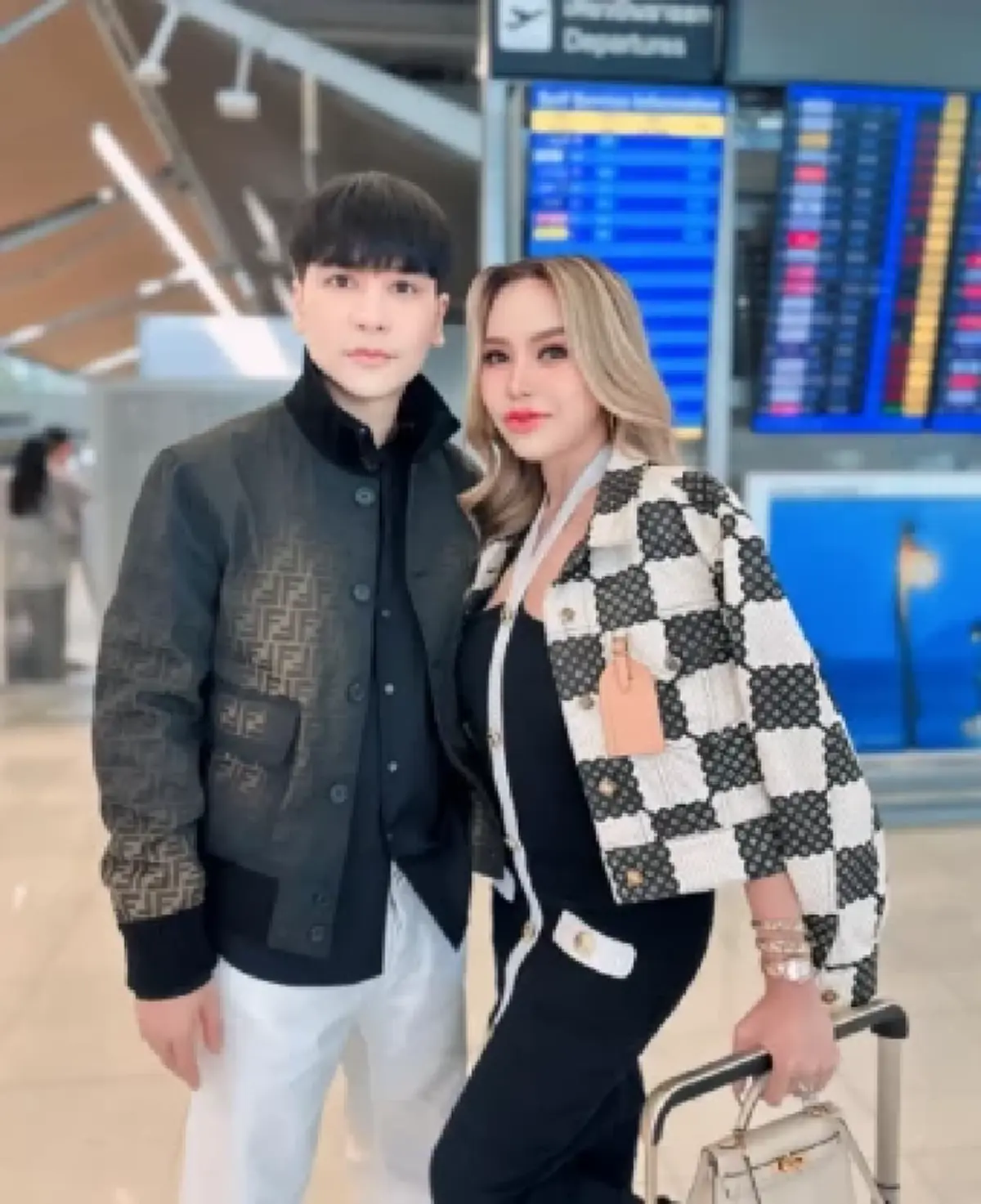 \"แม่ตั๊ก\" ตอบกลับชาวเน็ต หลังถูกถามถึง \"ป๋าเบียร์\" งานนี้ชัดเจน