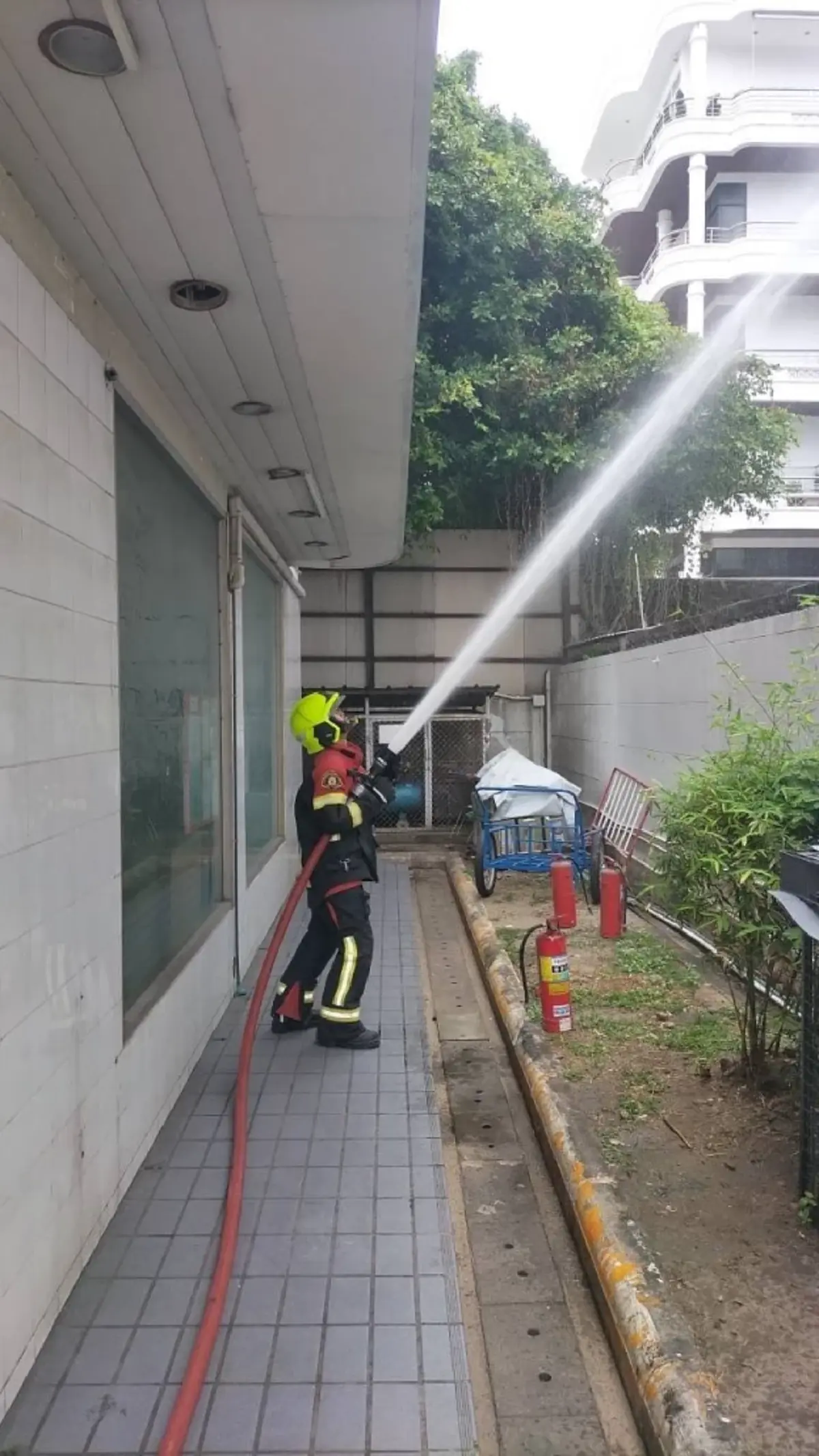 คืบหน้าล่าสุด ไฟไหม้แมนชั่นกลางห้วยขวาง ช่วงบ่ายที่ผ่านมา 