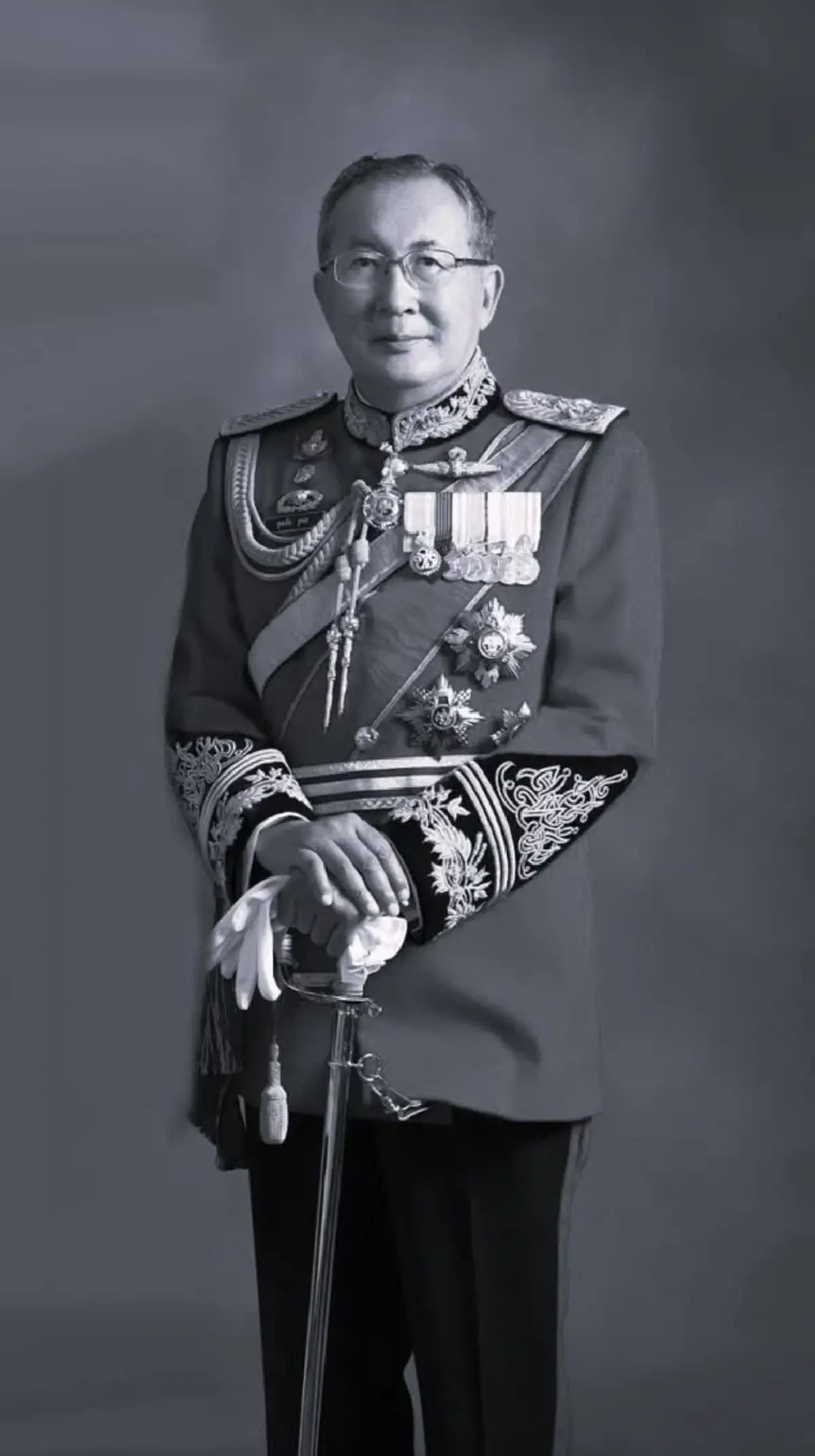 \"คุณหญิงแอร์\" เผยภาพจูบสุดท้าย ก่อนหม่อมเจ้าจุลเจิม บิดาสิ้นชีพิตักษัย