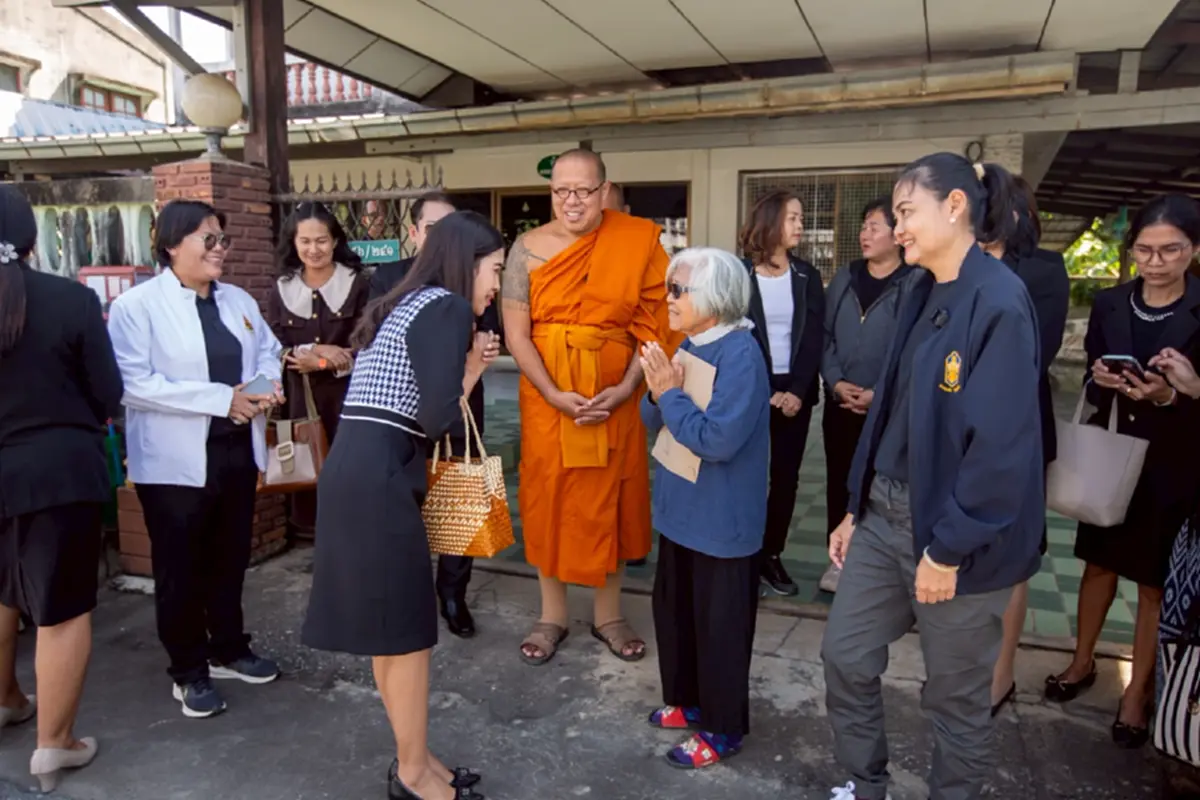 หลวงพี่น้ำฝน นำครู-อสม. ช่วยอดีตครูชุลีพร ชีวิตพลิกในบั้นปลาย