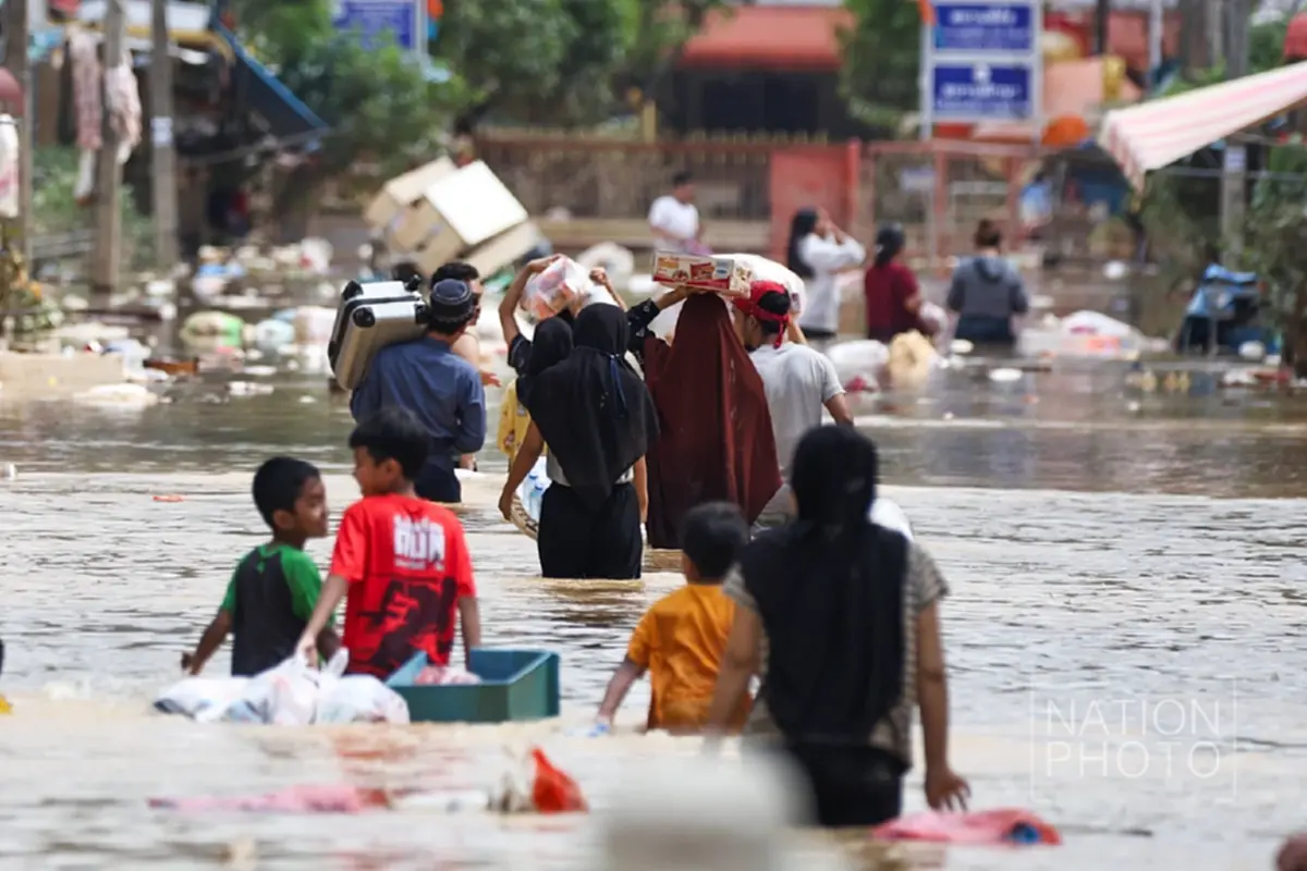 "อั๋น ภูวนาท" ซัดเดือด ผู้นำยืนผัดข้าว - เดินหนีนักข่าว