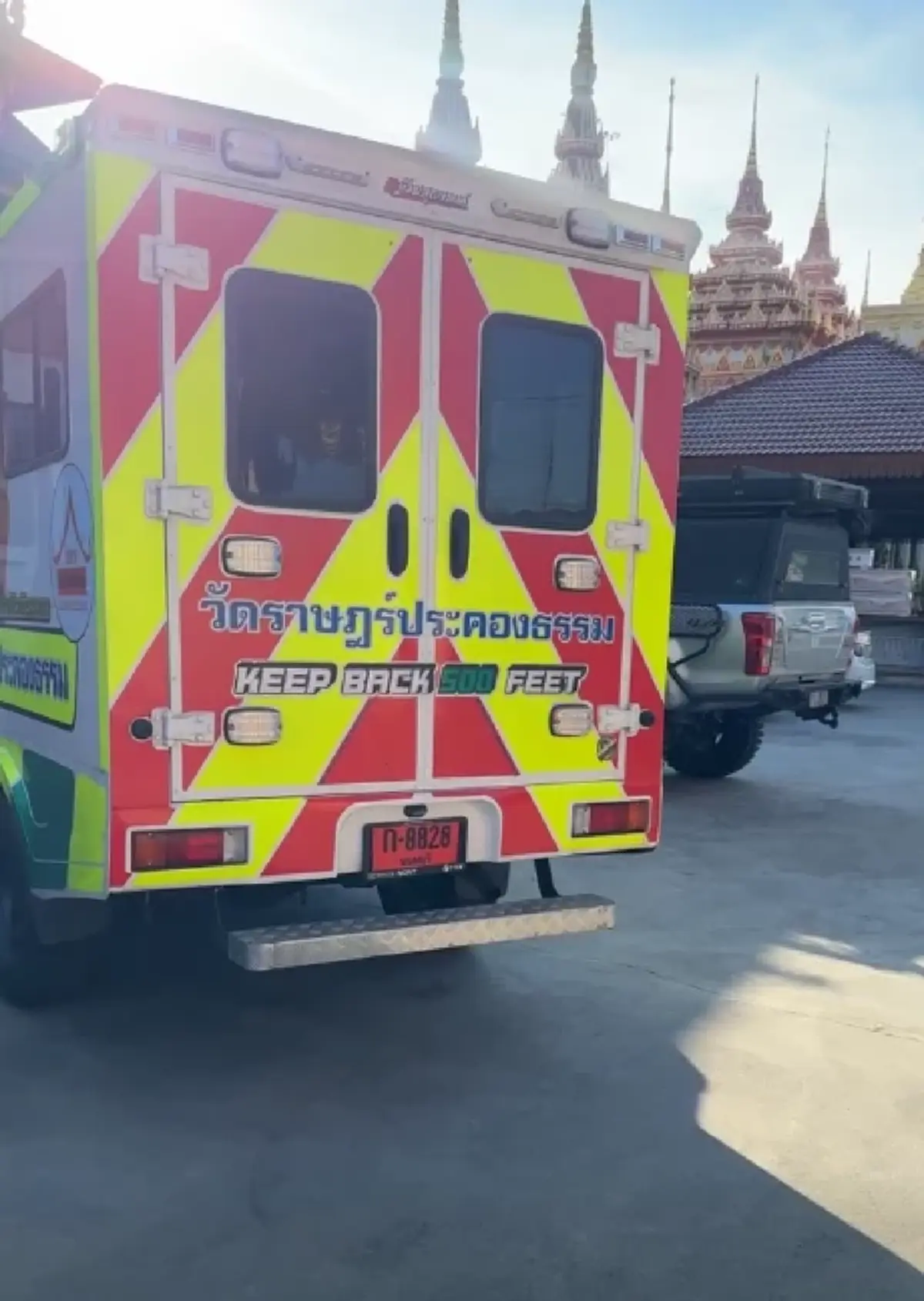 ตกใจทั้งวัด เปิดโลงเตรียมเผา เจอคุณยายฟื้นขึ้นมาขยับตัวได้