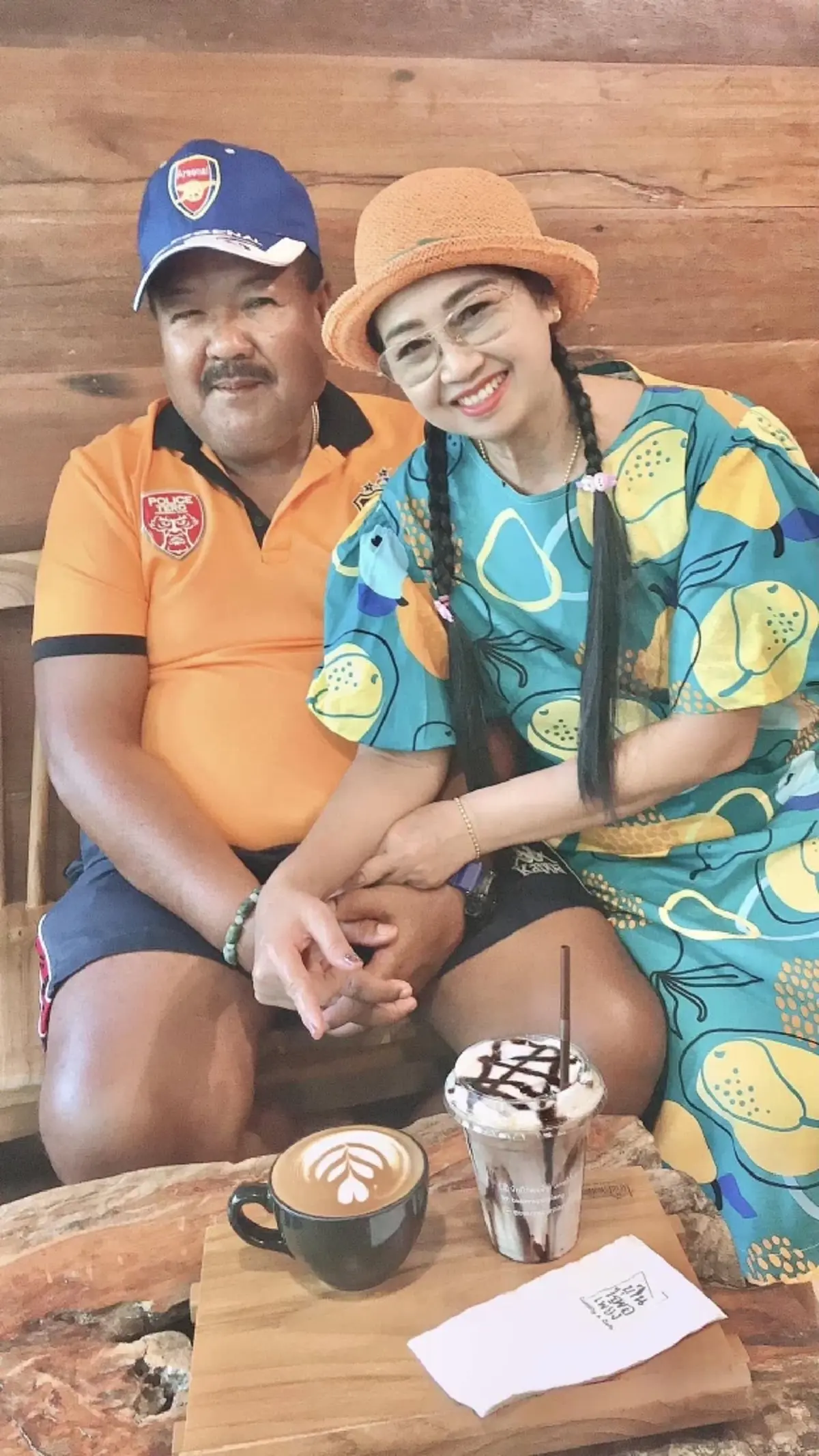 สวยมาก เปิดโฉมหน้าคู่ชีวิต \"ครูสกล\" ร่วมทุกข์ร่วมสุขกันมา 30 ปี