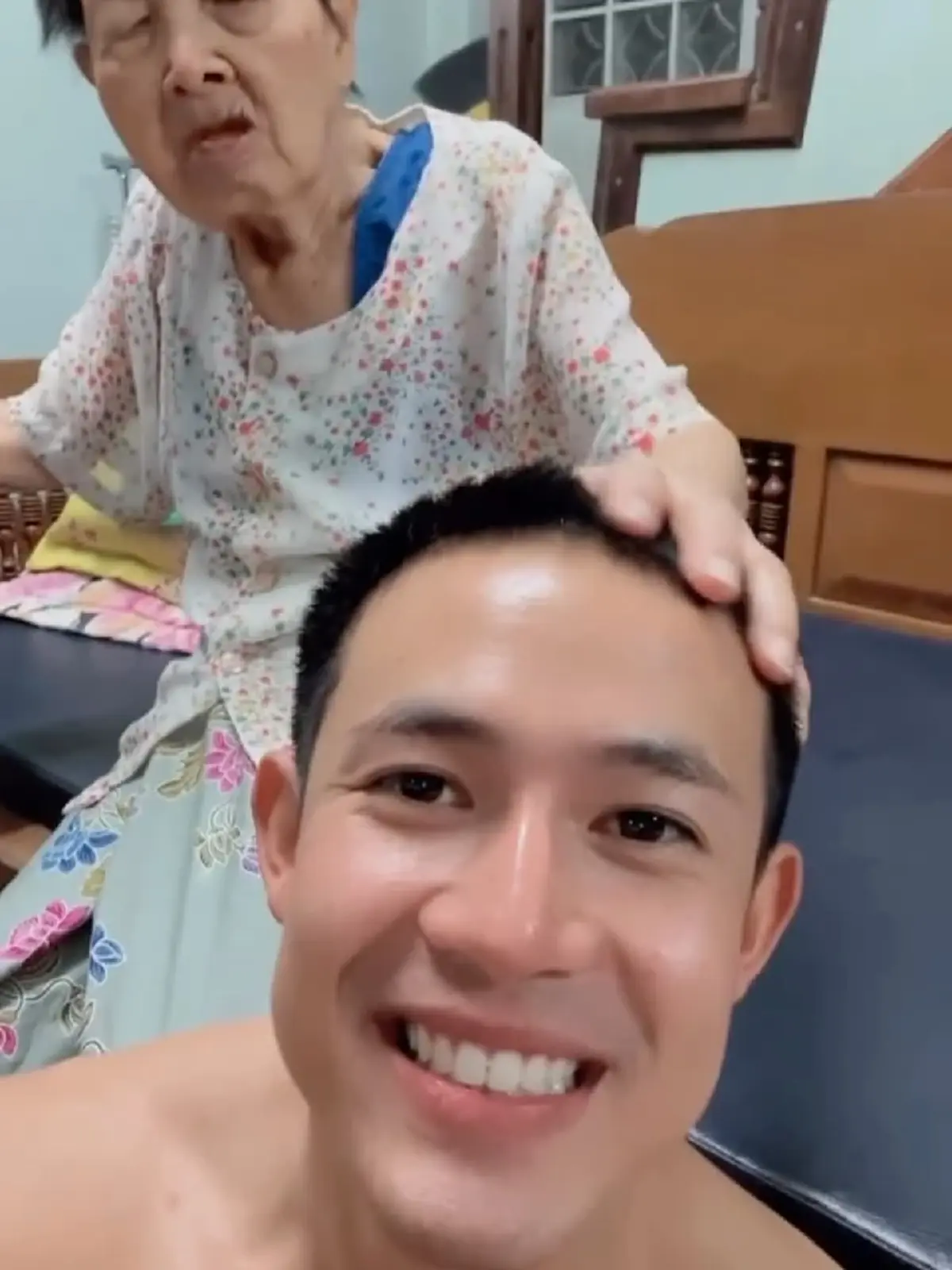 เศร้าอาลัย! แชมป์ ชนาธิป สูญเสียคุณยายสุดที่รักในวัย 107 ปี