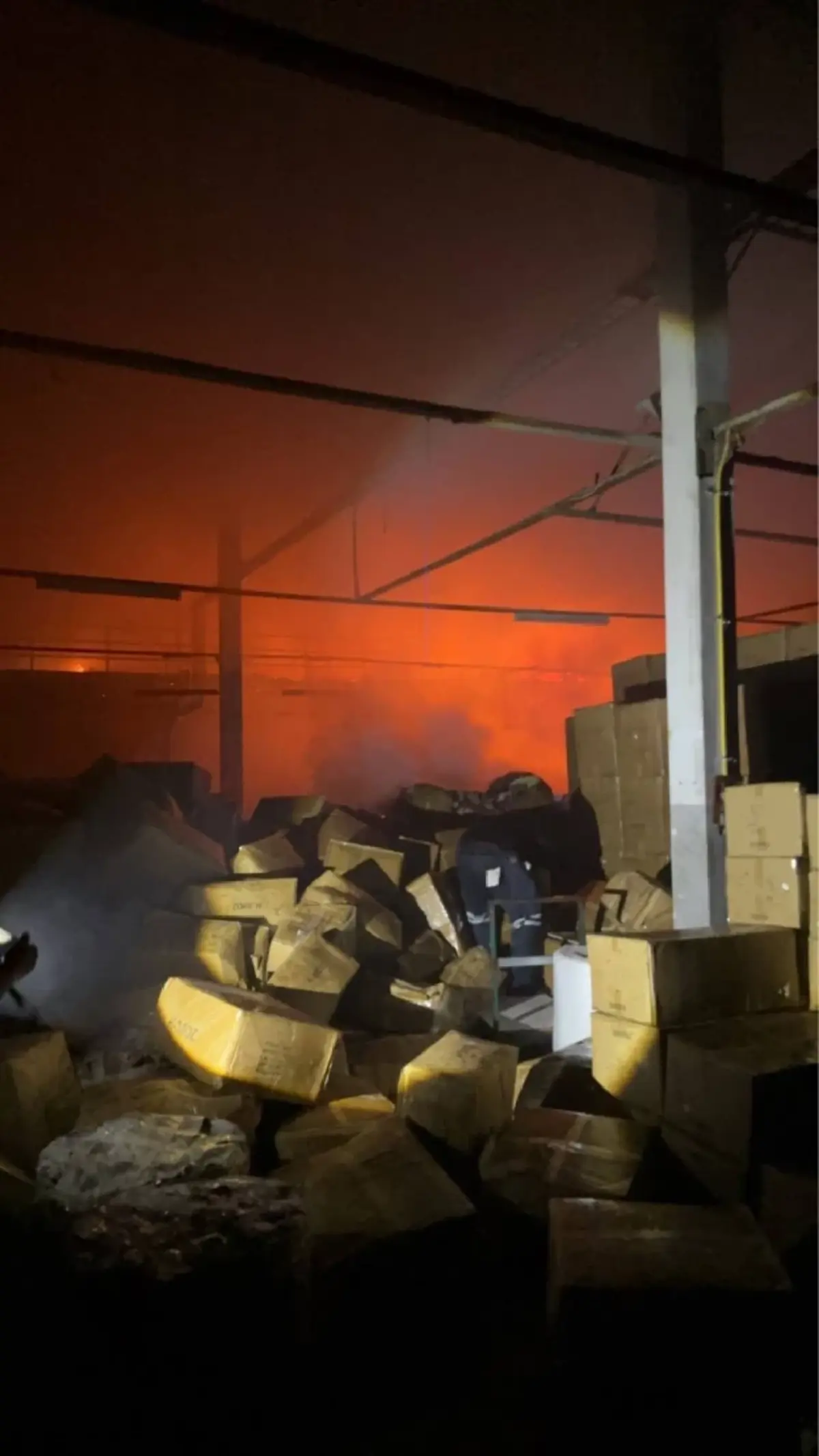 เหตุเพลิงไหม้ภายในโรงงาน ซอยบางบอน3 เบื้องต้นไม่มีผู้ได้รับบาดเจ็บ