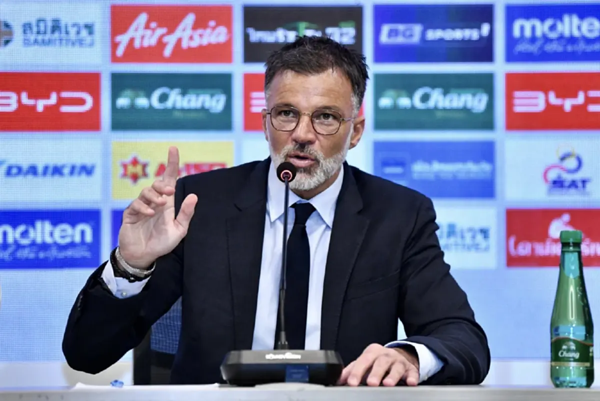 โค้ชใหม่บอลไทยเรียก 2 ผู้เล่นติดทีมชาติแทน "ธีรศิลป์" - "อนันต์"