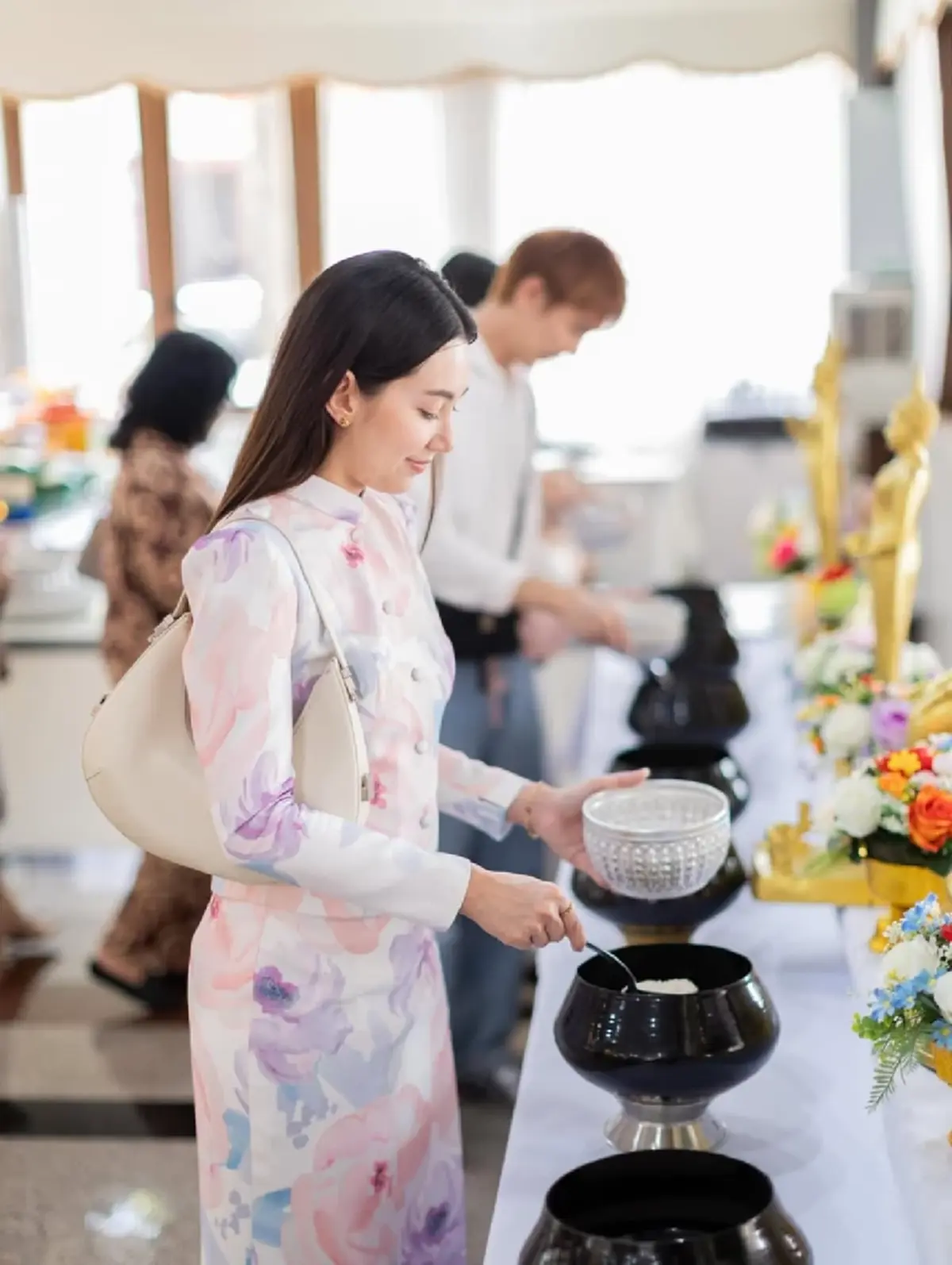 ผู้จัดการส่วนตัวเคลียร์ ทำไมต้องมีคนไหว้ 'เบลล่า' ในงานบุญ?