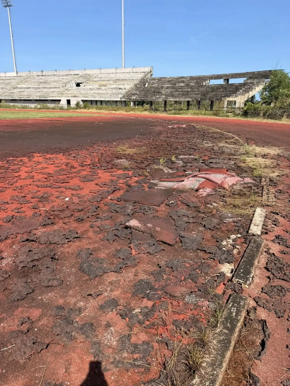 ปล่อยทิ้ง\"ไอซ์ รักชนก\" แฉ สนามกีฬา งบ 181 ล้าน สร้าง 13 ปี ยังไม่เสร็จ