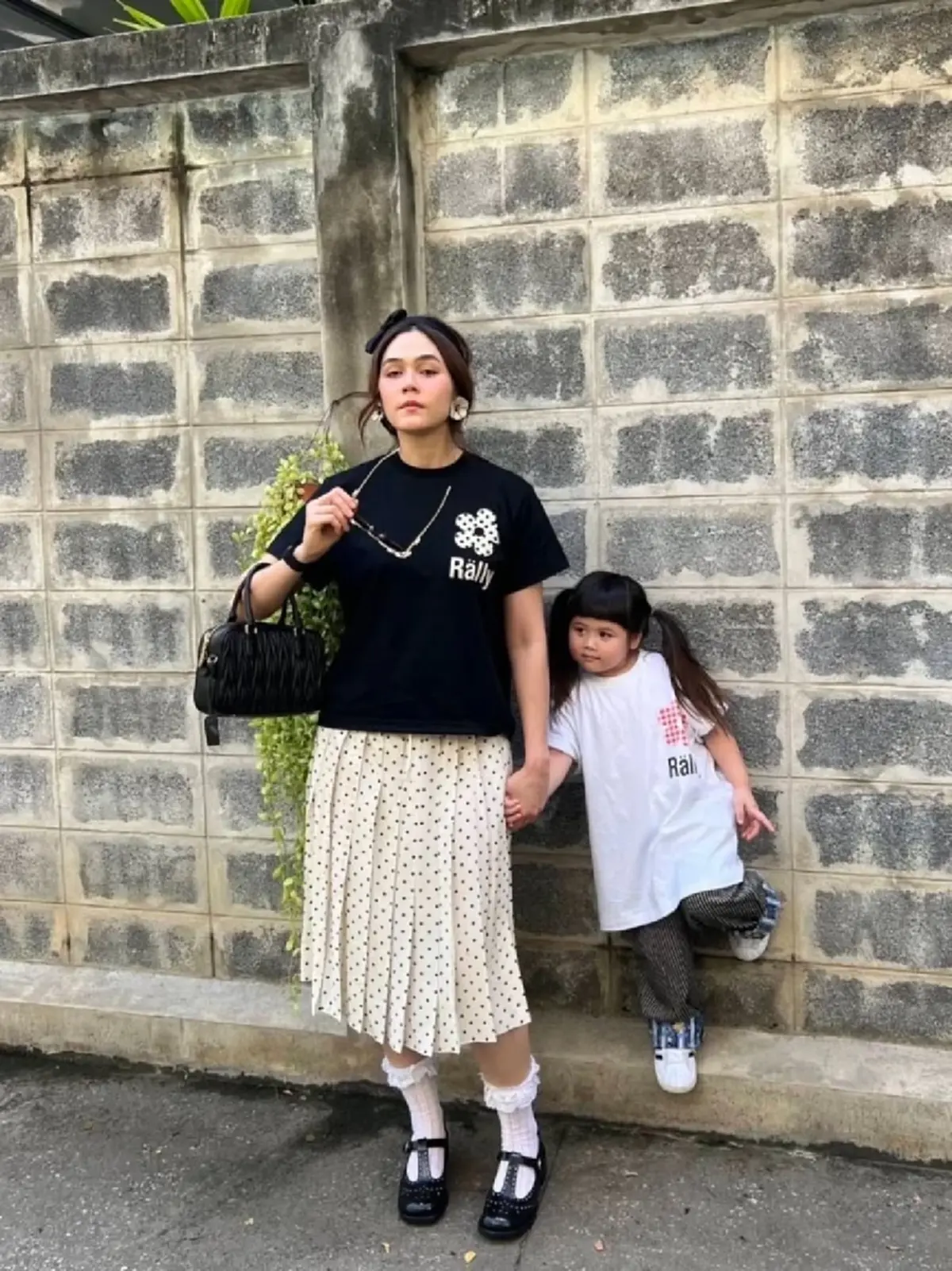 “ชมพู่ อารยา” เปิดทางให้ “น้องเกล” รับงานเดี่ยวแบบมีทีมซัปพอร์ต