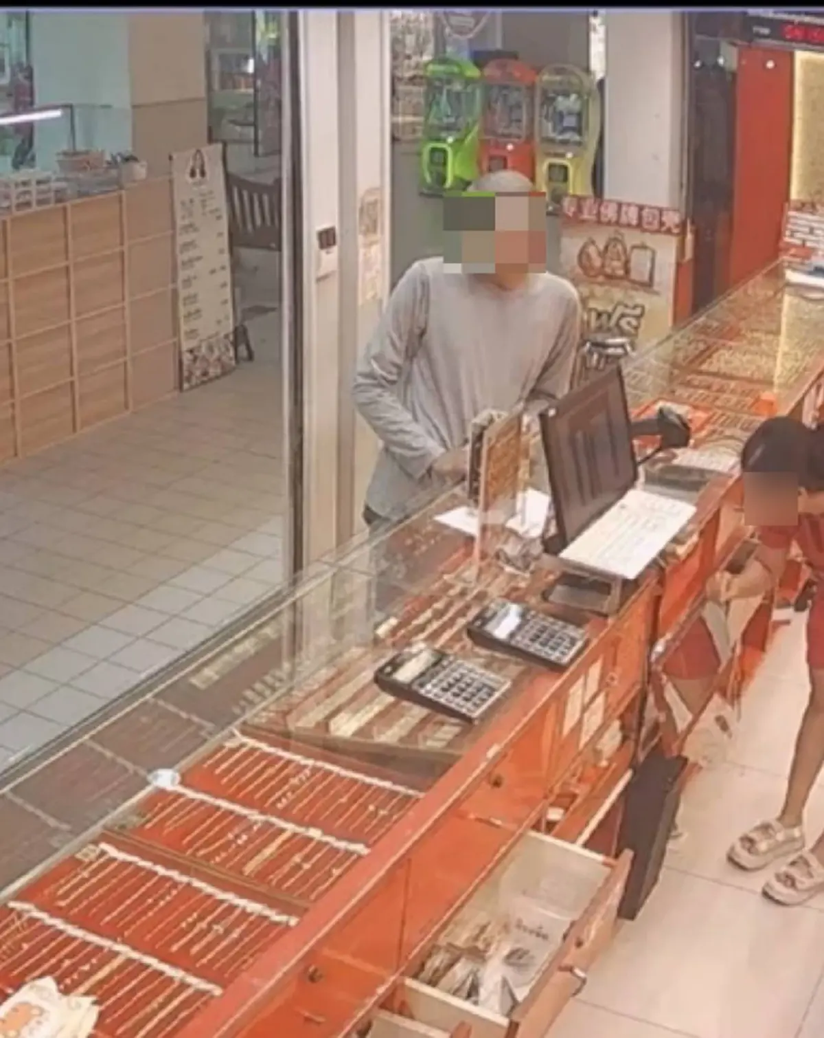 หนุ่มนักเสพ วิ่งราวแหวนทองกลางห้าง จนมุมใน 2 ชม. สารภาพหลอน