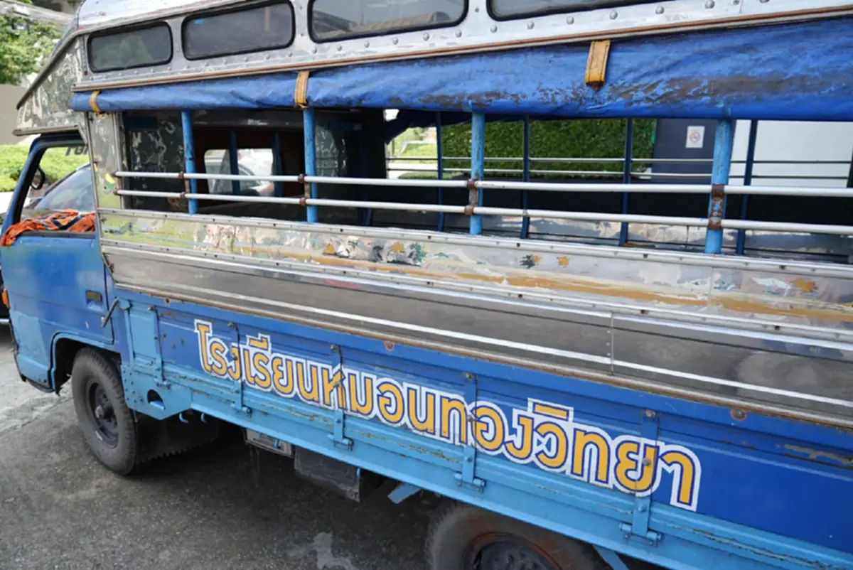 เปิดสภาพภายใน "รถขนฝัน" ถึงไม่หรูแต่พาเด็กหมอนทองสู้สุดใจ