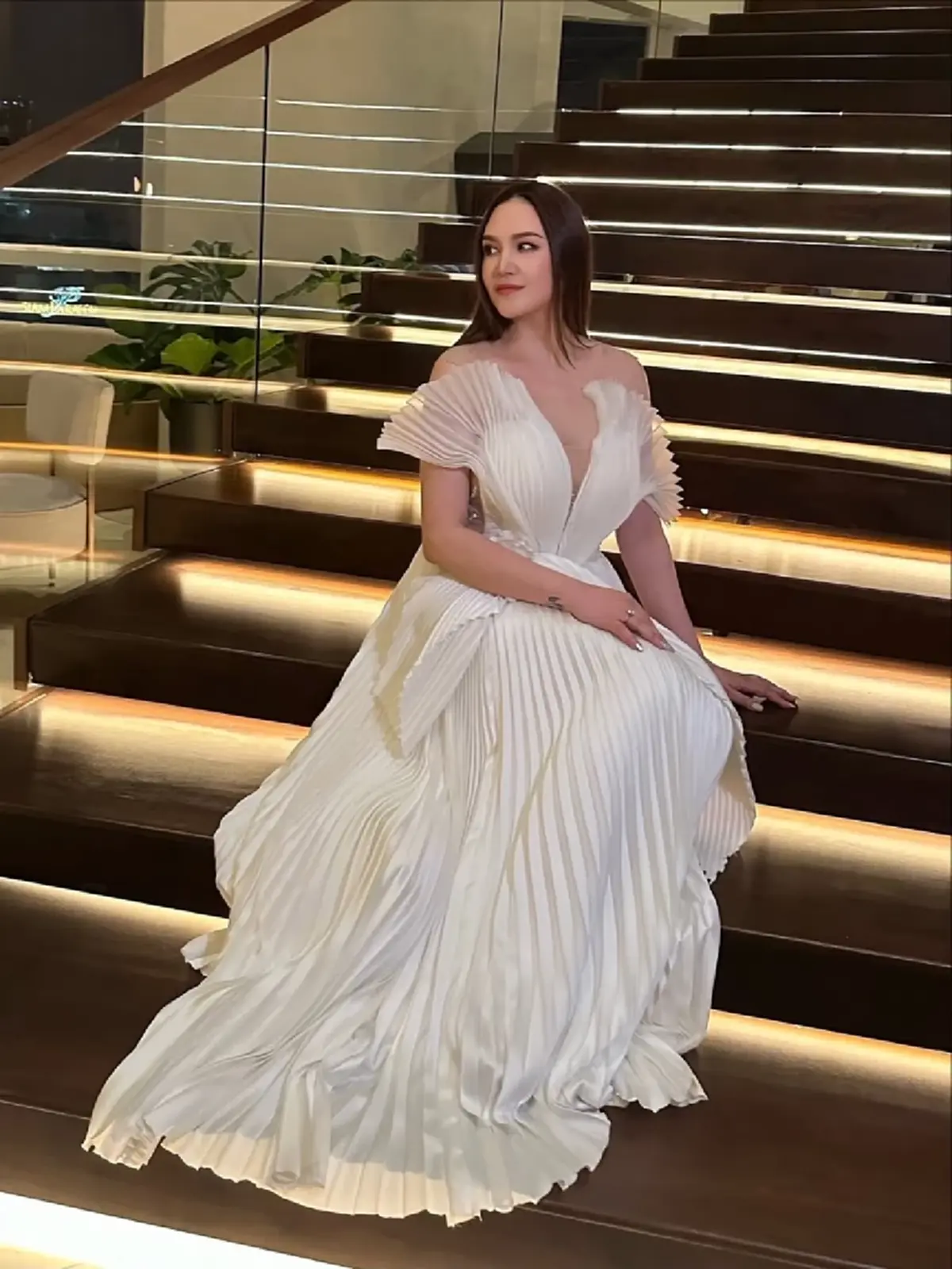  ทาทา ยัง เวอร์ชั่นนี้ละมุนมาก!  พร้อมรอยยิ้มสดใสสะกดทุกสายตา