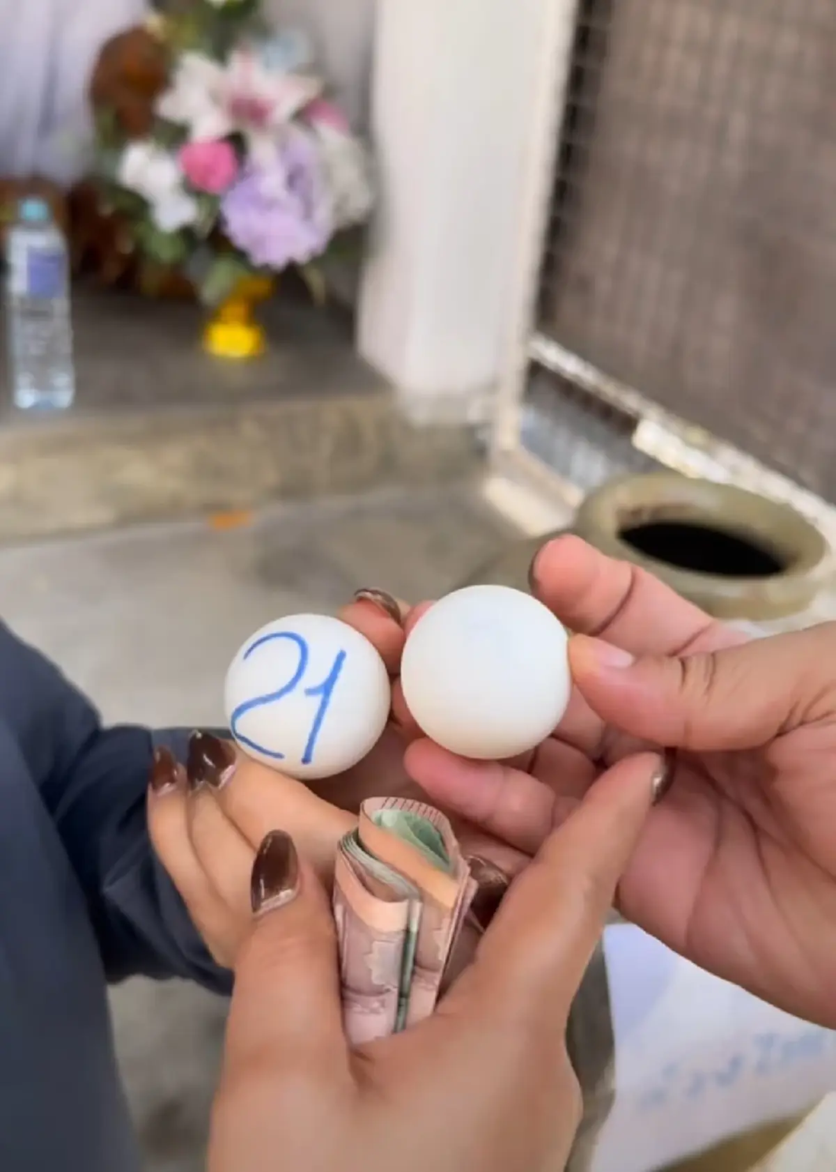 ฮาย อาภาพร ล้วงไห จุดเลขธูปปู่ท้าวเวสสุวรรณ บังเอิญเลขคล้ายกันมาก