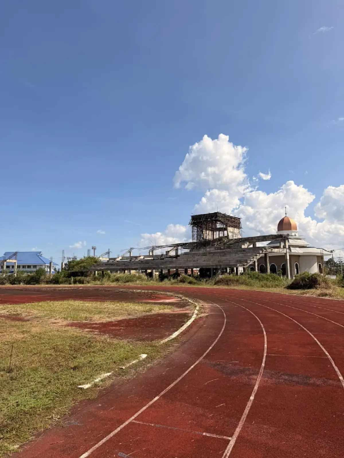 ปล่อยทิ้ง\"ไอซ์ รักชนก\" แฉ สนามกีฬา งบ 181 ล้าน สร้าง 13 ปี ยังไม่เสร็จ