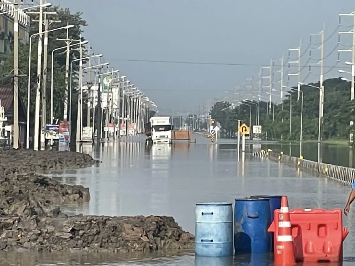 อ่างทองยังอ่วม! น้ำท่วม ทล.33 ป่าโมก–สุพรรณฯ ปิดสองฝั่งถนน