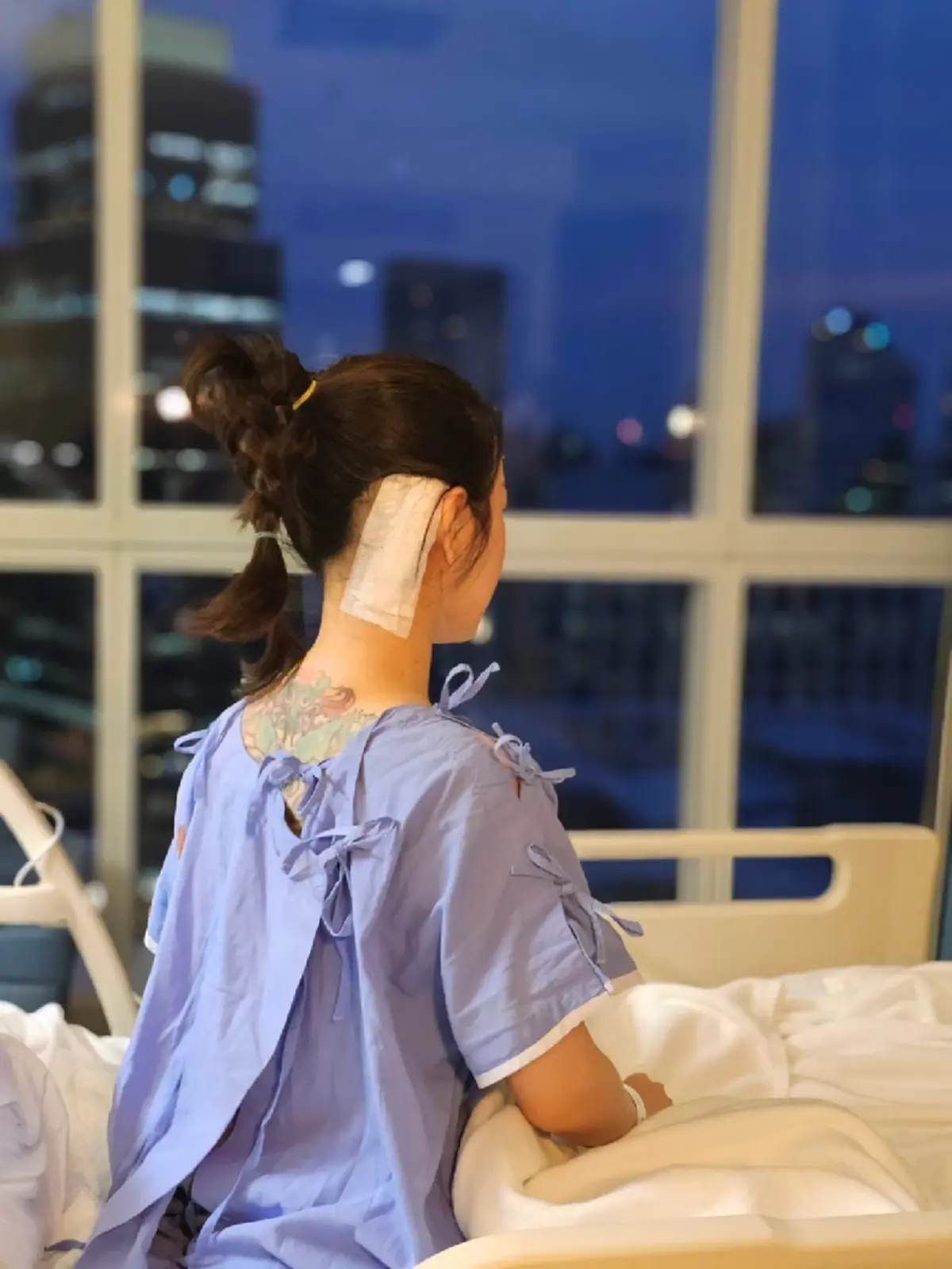 แห่ส่งกำลังใจ อินฟลูดัง เข้ารับการผ่าตัดเนื้องอกในสมอง 