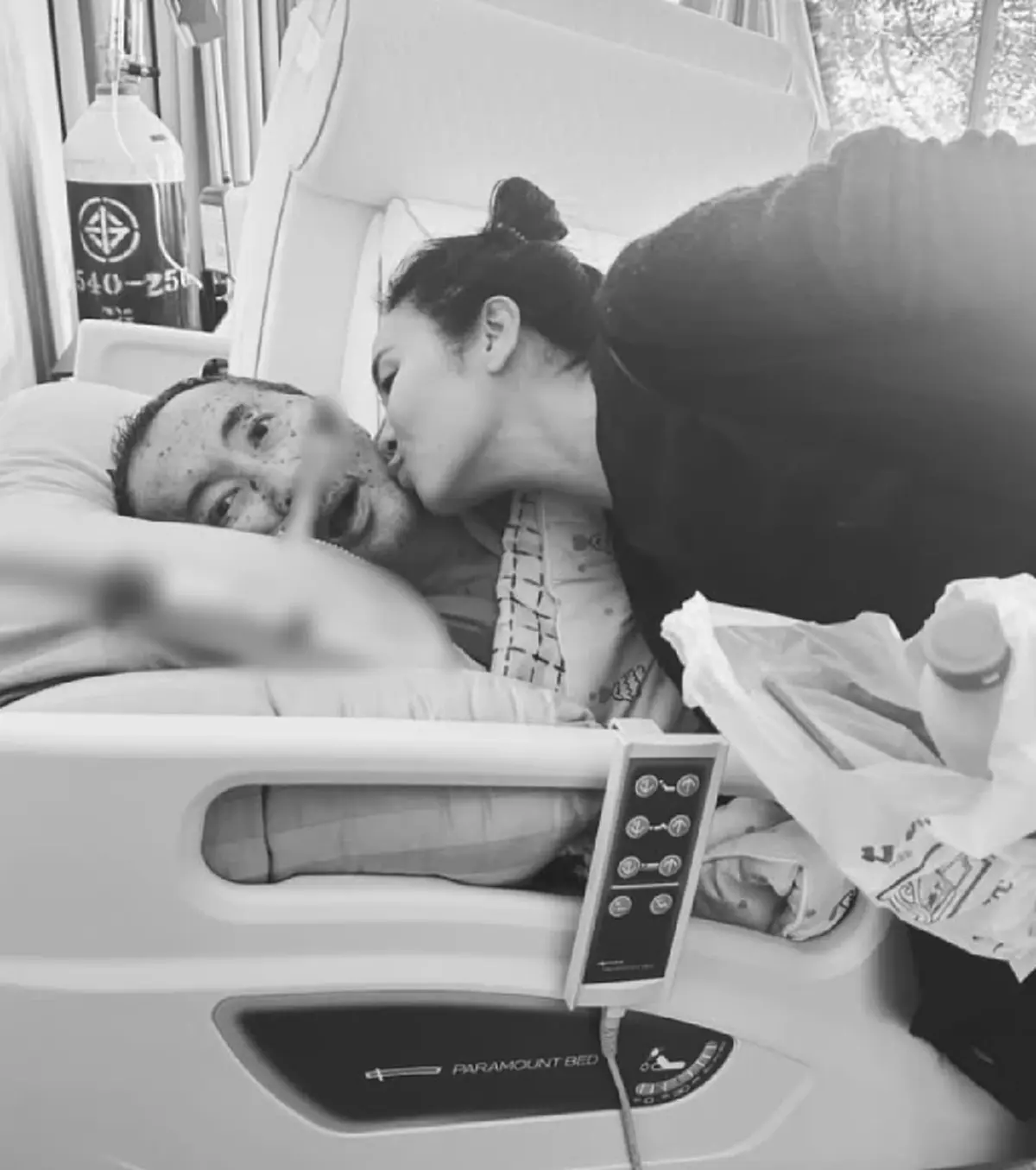 \"คุณหญิงแอร์\" เผยภาพจูบสุดท้าย ก่อนหม่อมเจ้าจุลเจิม บิดาสิ้นชีพิตักษัย