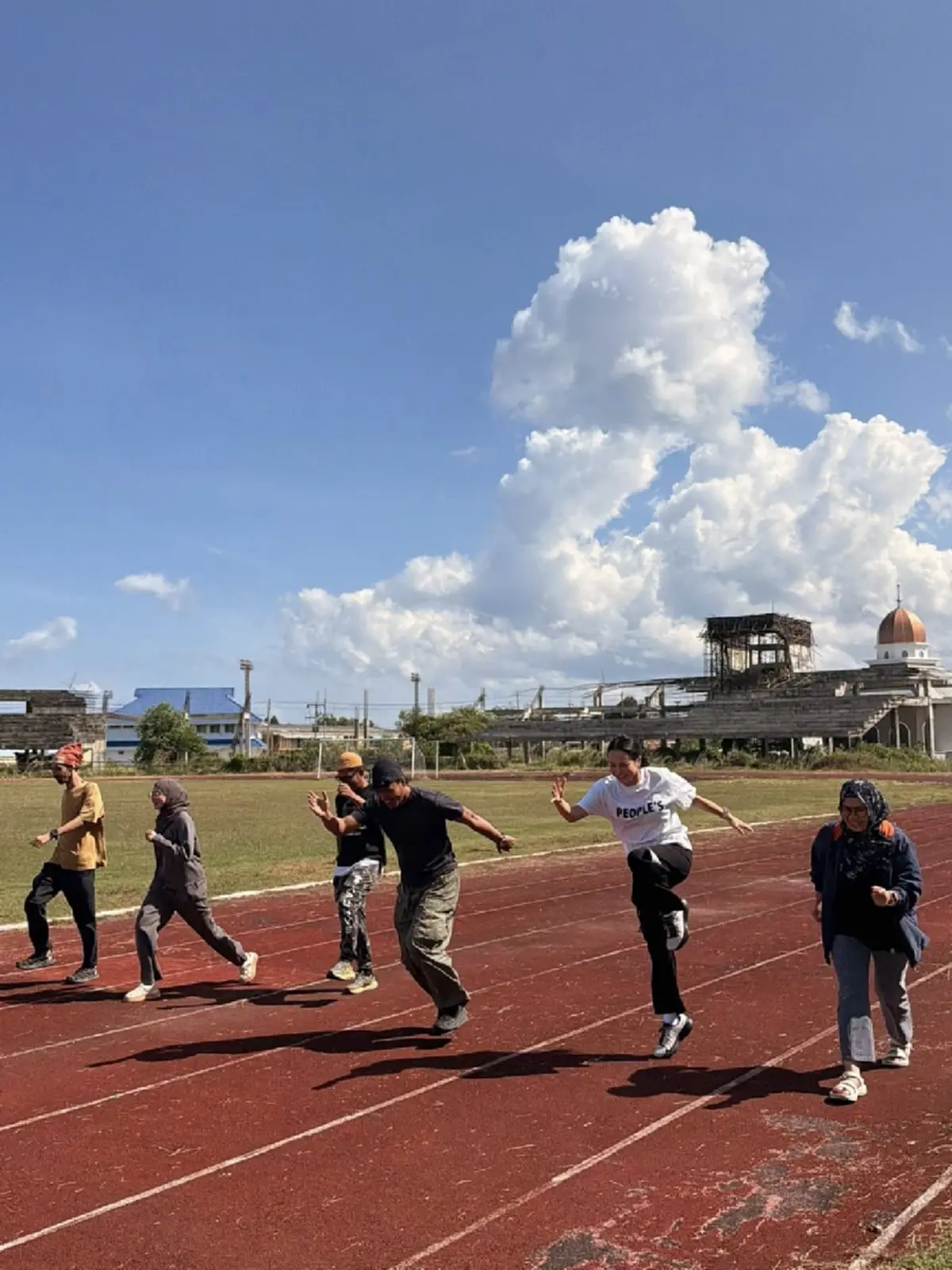 ปล่อยทิ้ง\"ไอซ์ รักชนก\" แฉ สนามกีฬา งบ 181 ล้าน สร้าง 13 ปี ยังไม่เสร็จ