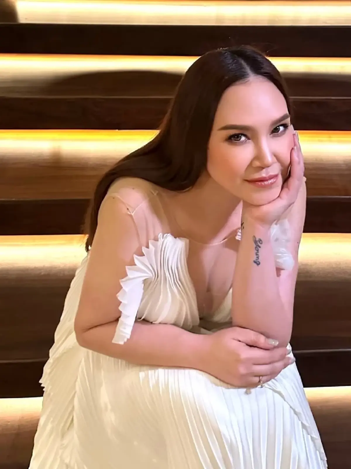  ทาทา ยัง เวอร์ชั่นนี้ละมุนมาก!  พร้อมรอยยิ้มสดใสสะกดทุกสายตา