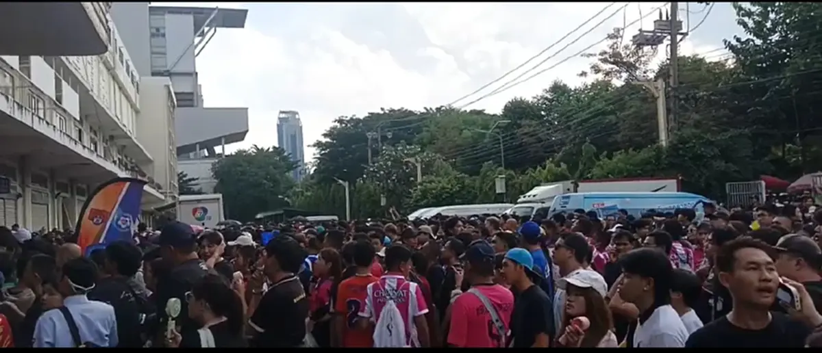 ดราม่าศึกชิงแชมป์ 7 สี แฟนบอลชัยนาทประท้วง โวยกีดกันไม่ให้ชมเกม