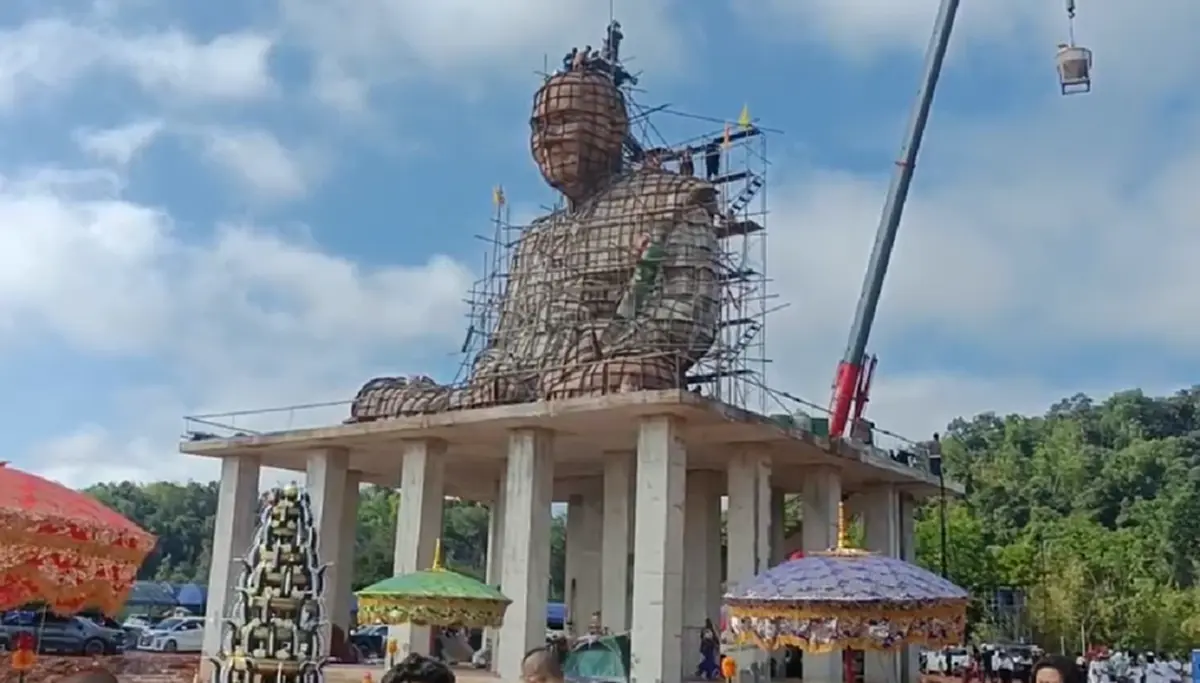 เศรษฐีใหญ่ใจบุญ ร่วมสร้าง "หลวงปู่ดู่"องค์ใหญ่ เหนือสุดแดนสยาม