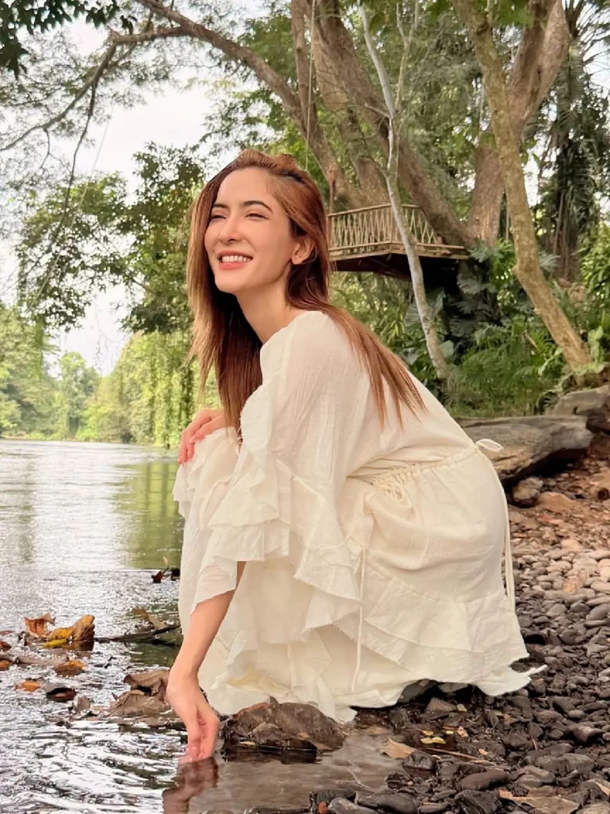  รอยยิ้มหวาน ๆ ของพิ้งกี้ สาวิกา กับแคปชันฮีลใจกลางธรรมชาติ