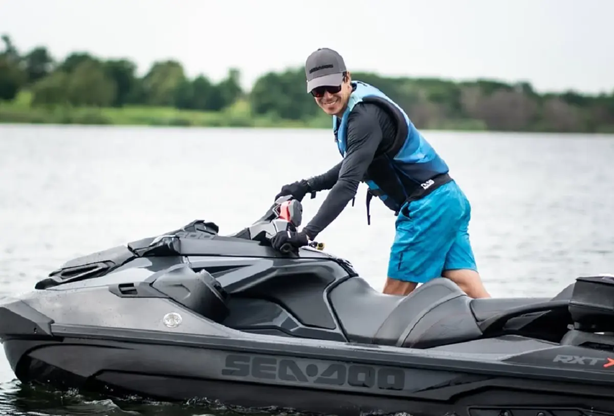 ไม่รอช้า! เจ เจตริน ระดมเจ็ทสกีลงพื้นที่ช่วยด่วน น้ำท่วมใต้ 