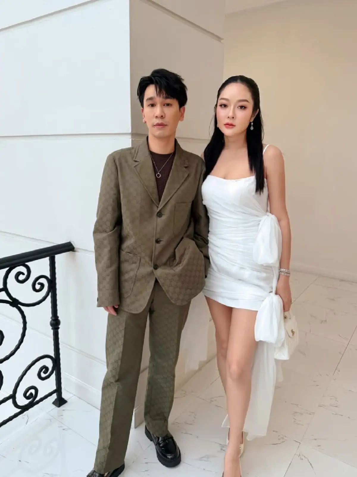 พี่พีท ถอยรถป้ายแดงเป็นของขวัญให้ แก้มบุ๋ม แห่โฟกัสทะเบียนสวย