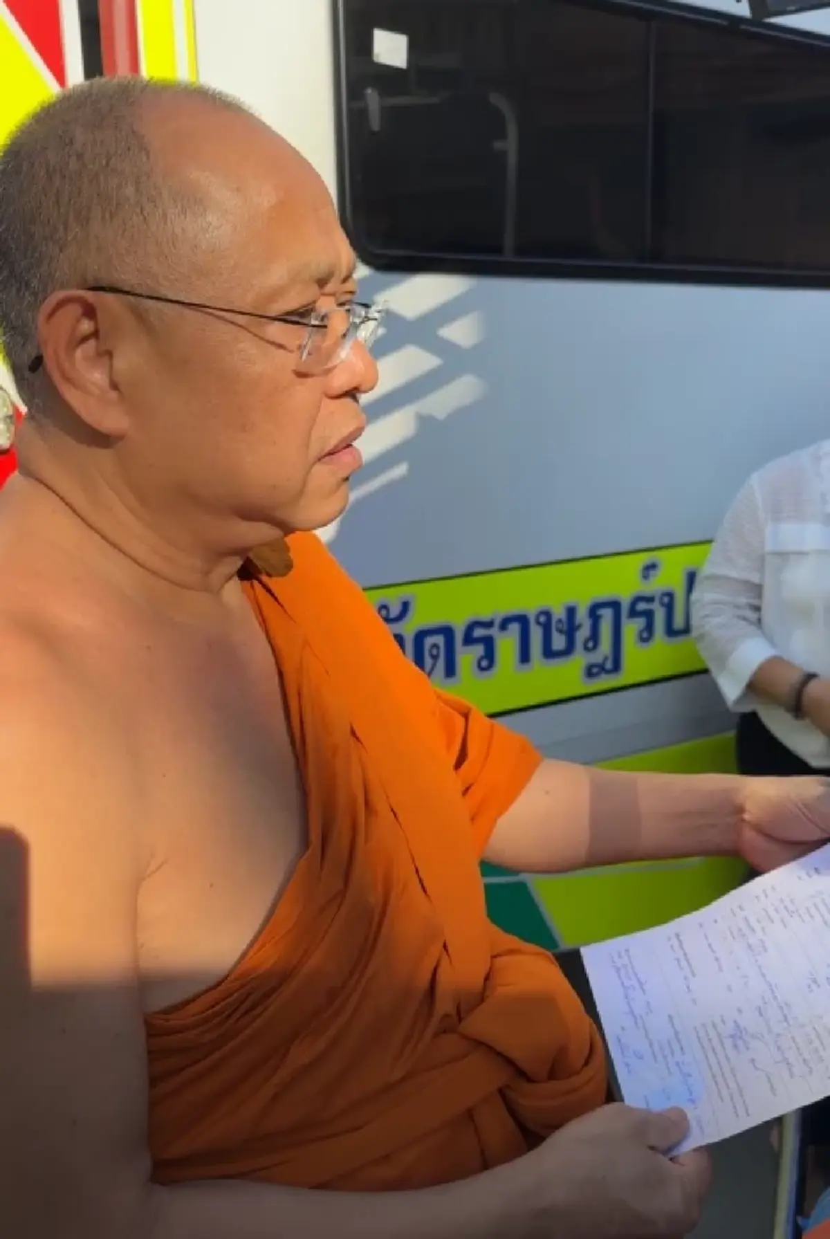 ตกใจทั้งวัด เปิดโลงเตรียมเผา เจอคุณยายฟื้นขึ้นมาขยับตัวได้