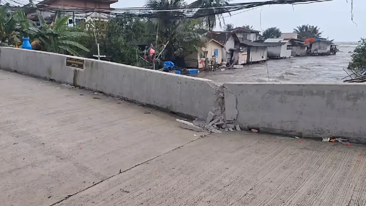 สะพานเก้าเส้งหักแล้ว งดสัญจรเด็ดขาด น้ำท่วมสงขลาอ่วม