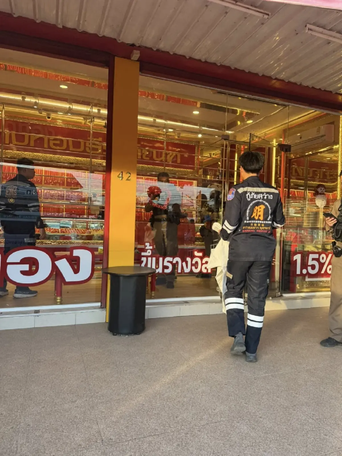 เจ้าของร้านฮึดสู้ คนร้ายบุกปล้น ก่อนโจรตัดสินใจทำสิ่งไม่คาดคิด