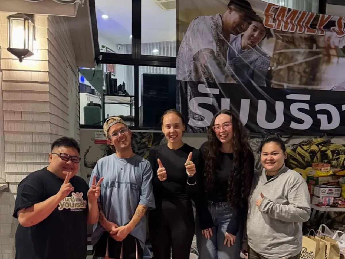  ฝรั่งหัวใจไทย ลงพื้นที่–บริจาค–อัปเดตสถานการณ์น้ำท่วม