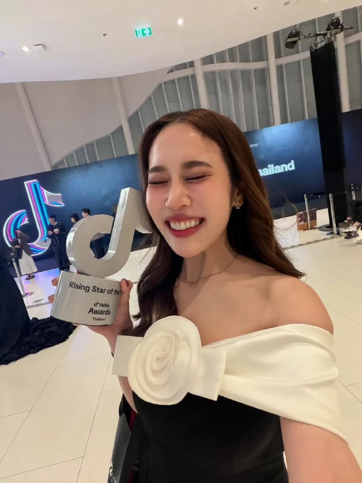 รู้จัก "หมอมุกกินเค้ก" ดาวTikTok มาแรง  โปรไฟล์ไม่ธรรมดา