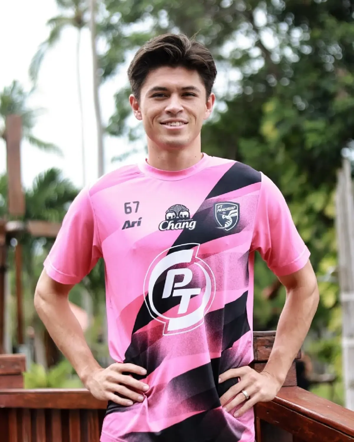 นักเตะกัมพูชา โวยวาย ส.บอลฮ่องกง ไม่จัดรถตำรวจนำขบวนไปสนาม