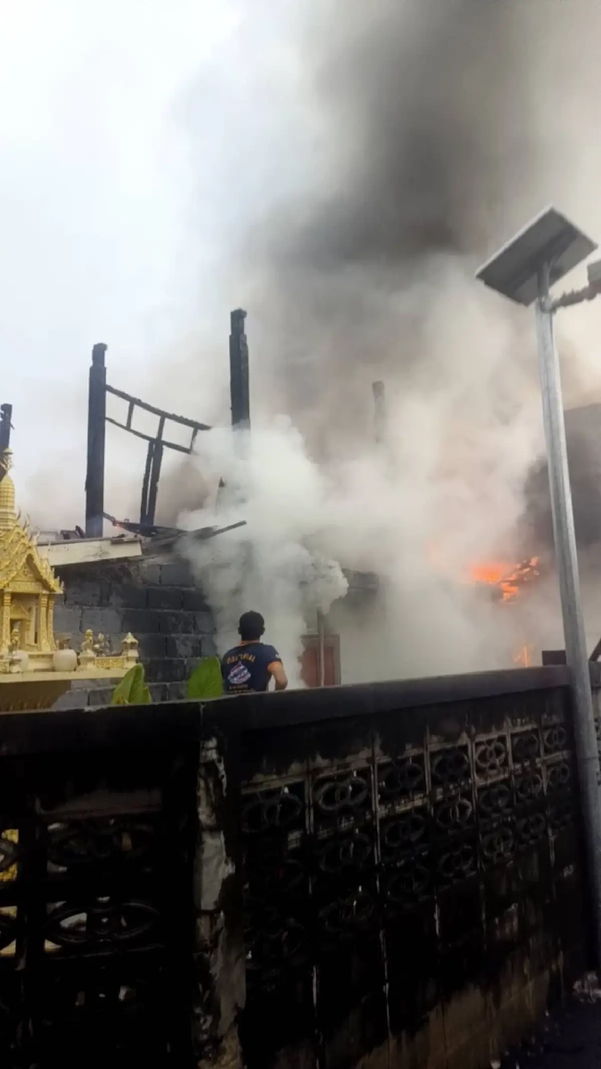 อัปเดตเหตุเพลิงไหม้!  ภายในชุมชนศาลาครืน ซอยวุฒากาศ 42