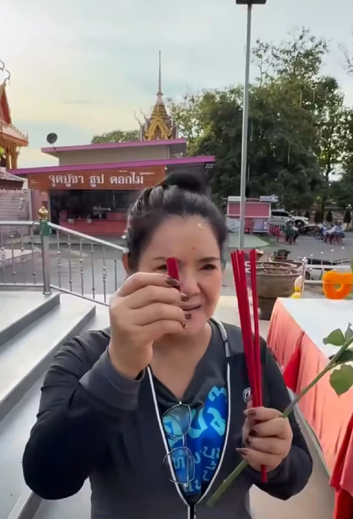 ฮาย อาภาพร ล้วงไห จุดเลขธูปปู่ท้าวเวสสุวรรณ บังเอิญเลขคล้ายกันมาก