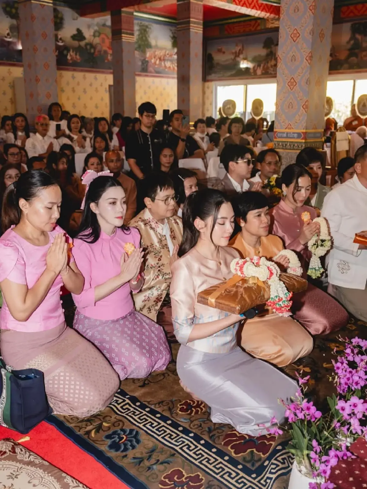 ผู้จัดการส่วนตัวเคลียร์ ทำไมต้องมีคนไหว้ 'เบลล่า' ในงานบุญ?