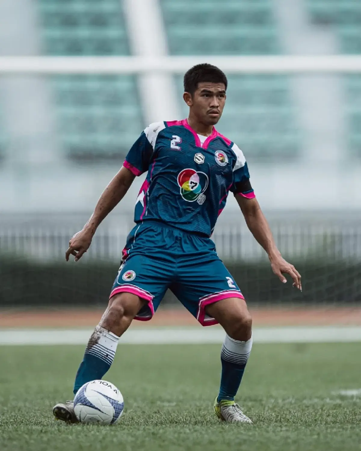 เปิดชีวิต เจ้ามิค อดิเทพ นักเตะทีม อบจ.ชัยนาท สู้เพื่อพ่อ