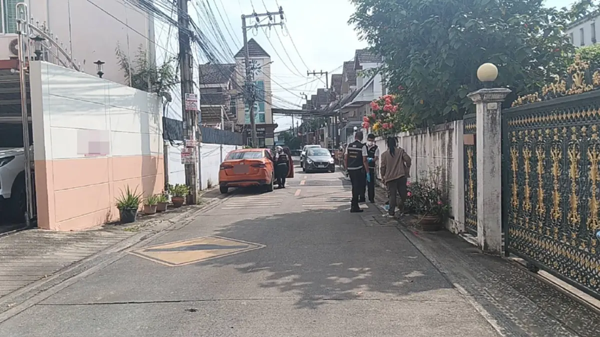 ดับปริศนาคาเก๋ง พบร่างหนุ่มวัย38ปี ในรถยนต์ ซอยลาดพร้าว 87