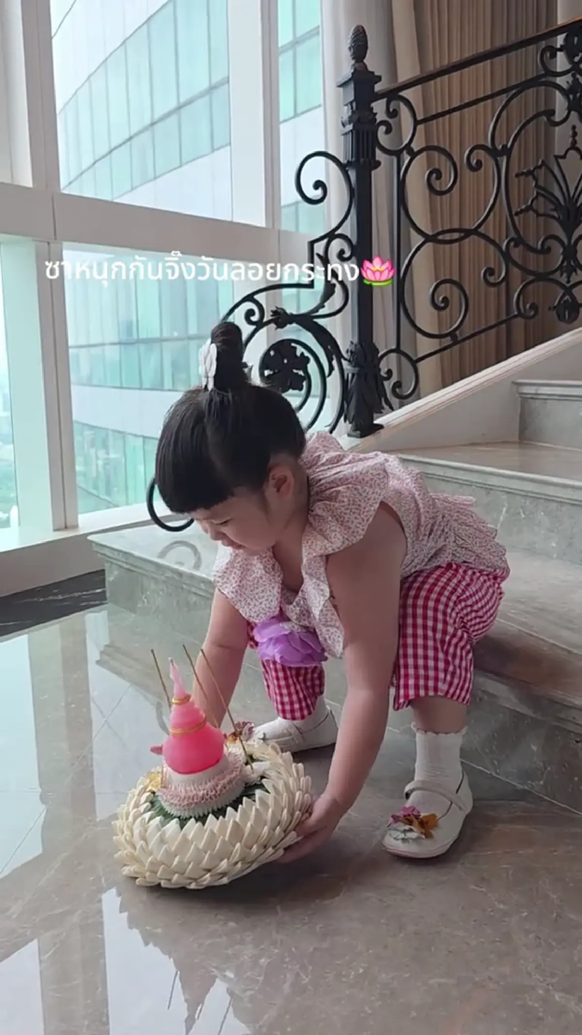 ชุดไทยน่ารักเกินต้าน “น้องแอบิเกล” สมกับเป็นขวัญใจมหาชนตัวจริง