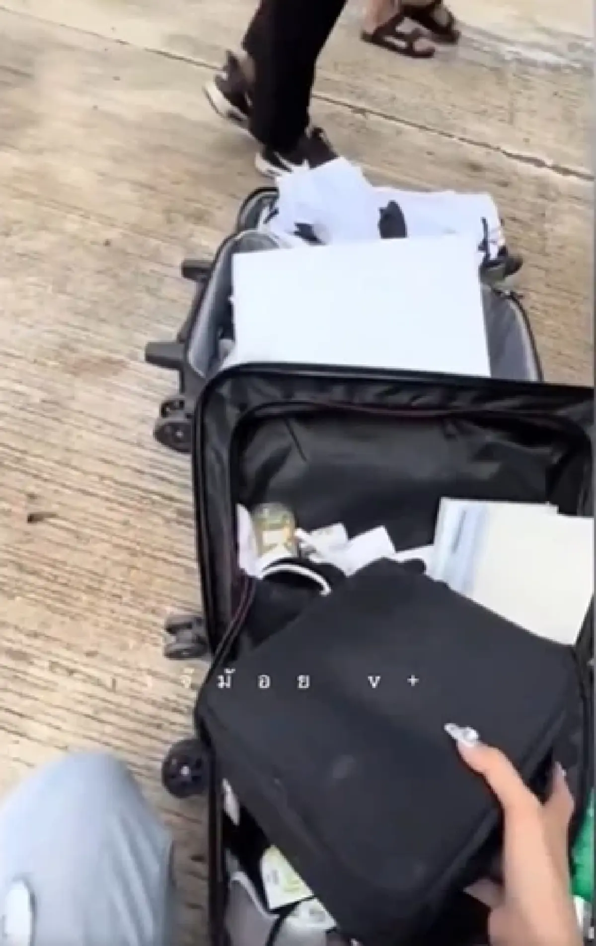 ดราม่า โรงแรมดังหาว่าลูกค้าขโมยไดร์ ค้นกระเป๋าโชว์ของส่วนตัว